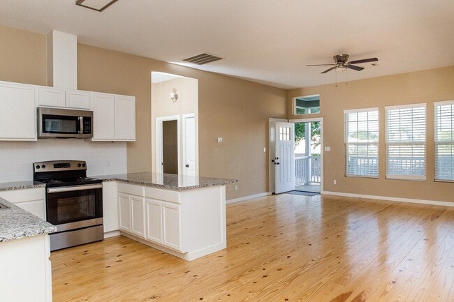 Photo - 211 N Austin St