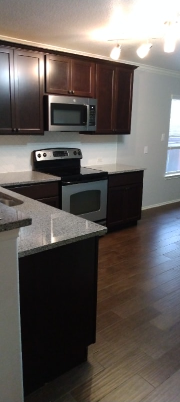 Photo - 176 Housefinch Loop