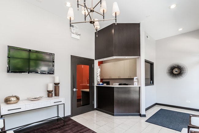 Photo - 2027 W Division St