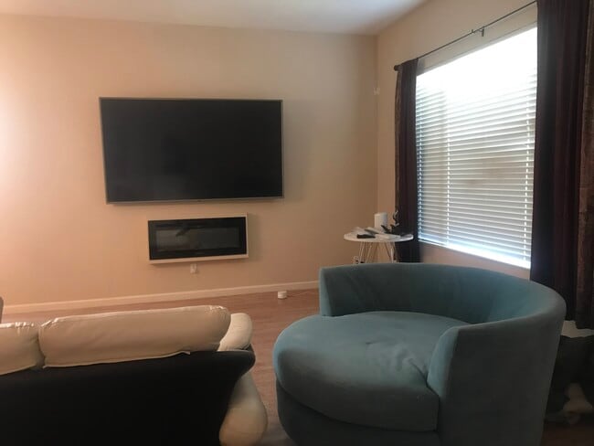 Building Photo - 3740 Pintail Dr Unit A