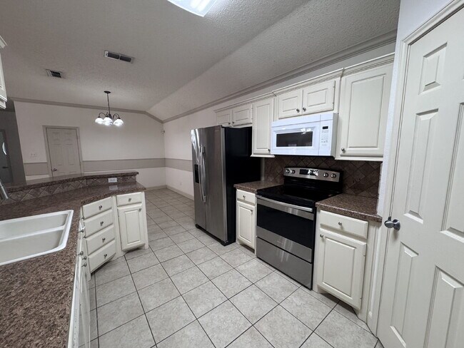 Photo - Charming & Spacious Garden Home Located In Highland Gardens!