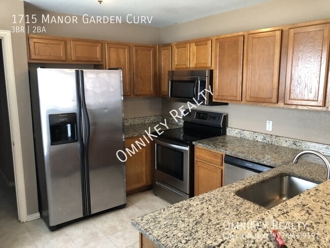 Photo - 1715 Manor Garden Curve