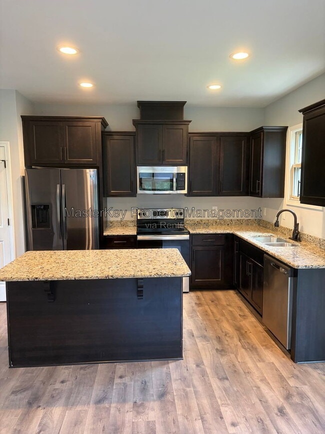 Photo - 275 Buhrstone Ml St