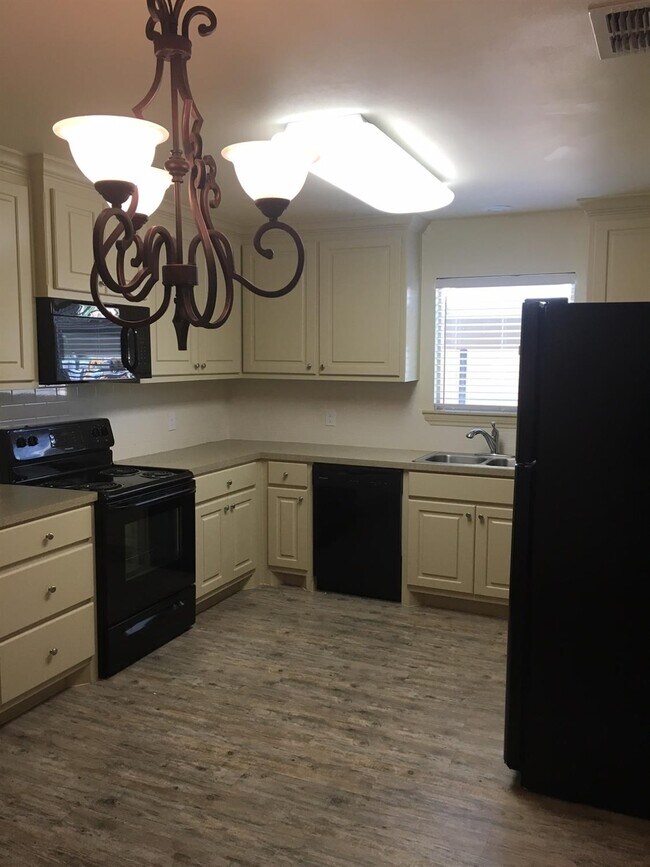 Photo - 5507 122nd Street