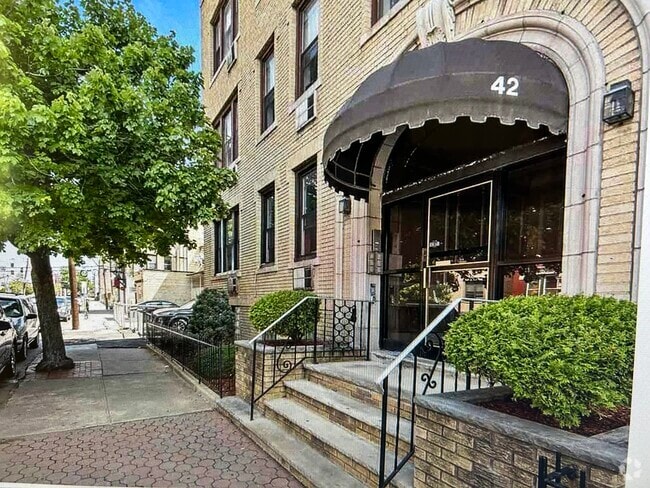 Building Photo - 42 Van Wagenen Ave Unit 10 Rental