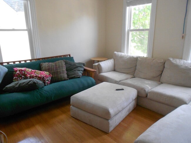 Photo - 63 Fairbanks St Unidad 2