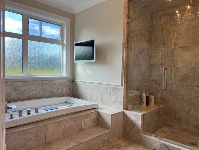 Photo - 8451 Fairbrook Crescent