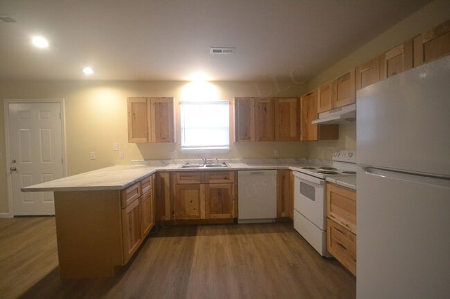 Photo - 3 Bed 1.5 Bath Duplex