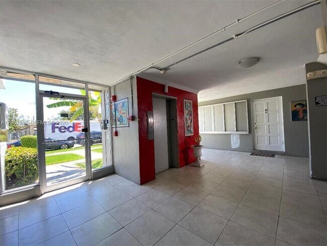 Photo - 1855 Plunkett St Unidad 101