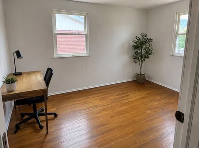 1317 Barnett Rd