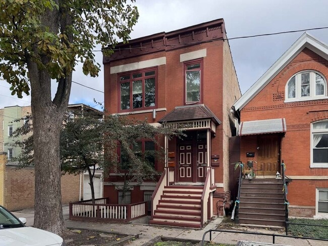 Building Photo - 2046 W Iowa St Unit M06H