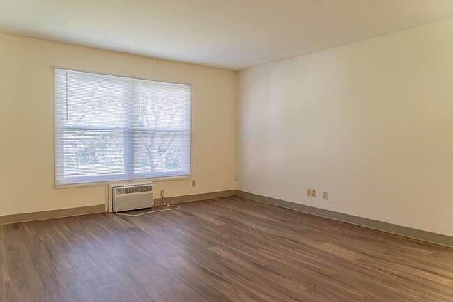 Landry - Living Room - Town & Country Apartments