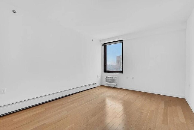 Photo - 91-16 Shore Front Pkwy