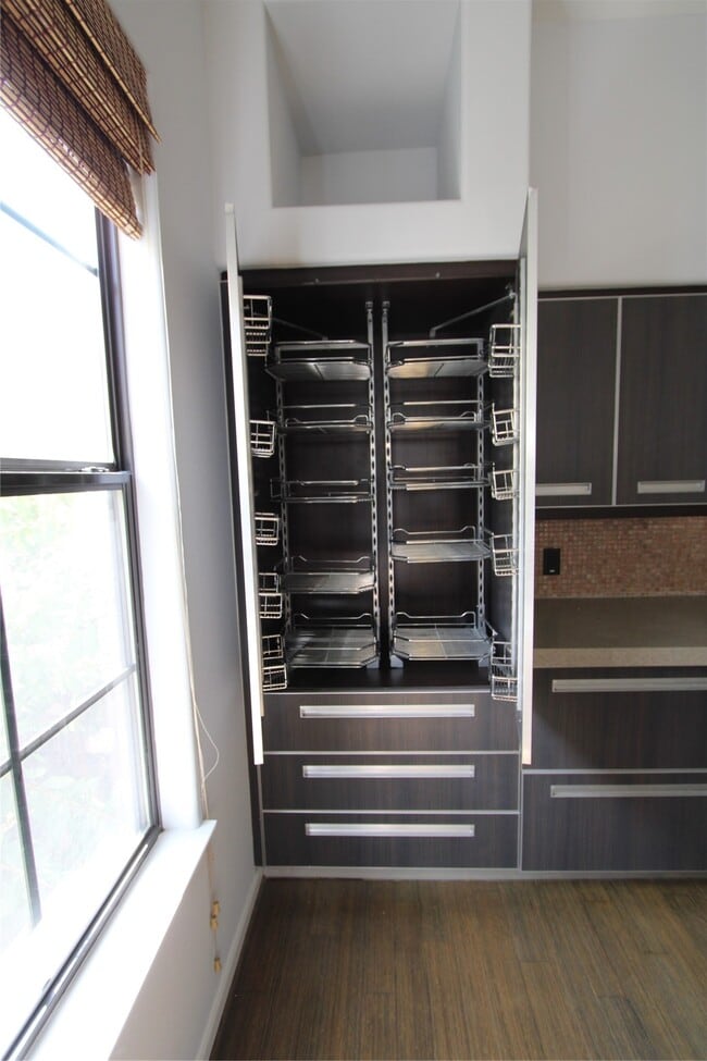 Photo - 3945 Gibson St