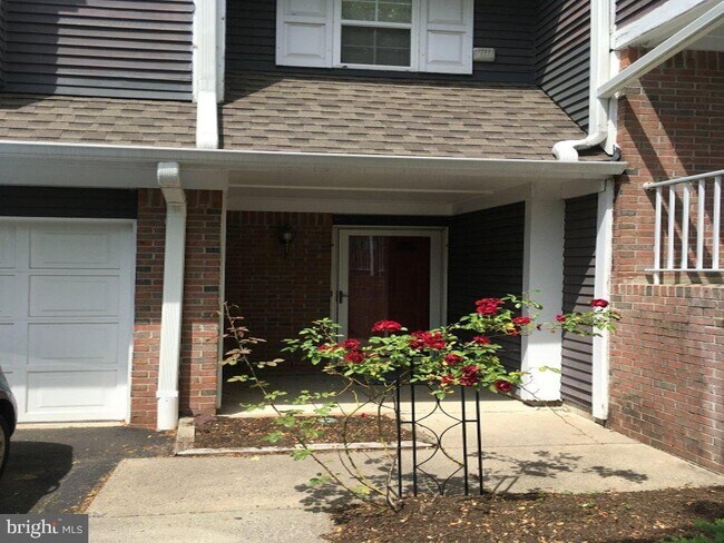 Building Photo - 6 Halstead Pl Rental