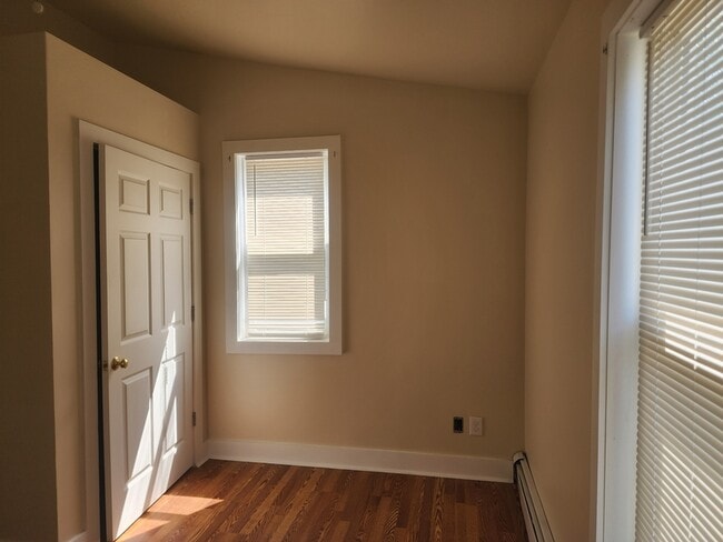 Building Photo - 157 N Clinton St Rental