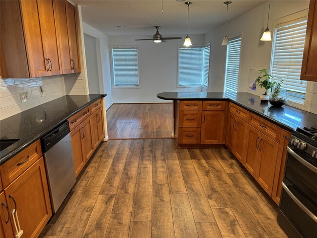 Photo - 6944 Burgess St