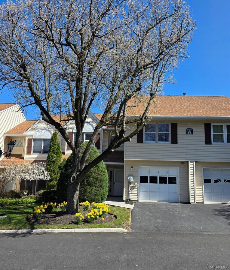 Photo - 4 Trevor Lake Dr