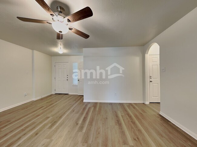 Photo - 910 Redcrest Springs Ct