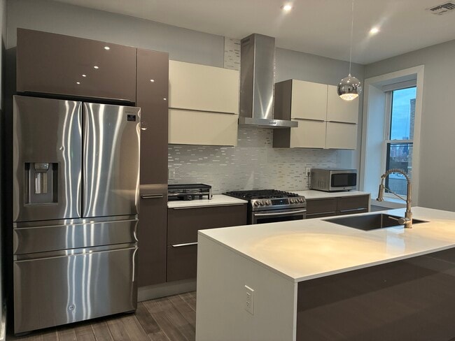 Kitchen - 100 Oak St Unit 3