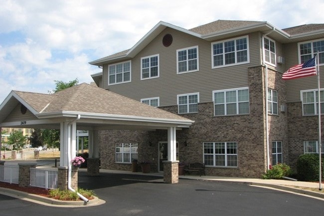 Building Photo - Marquette Manor Rental