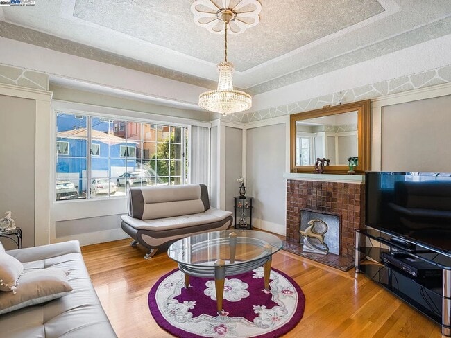 Photo - 473 Newton Ave