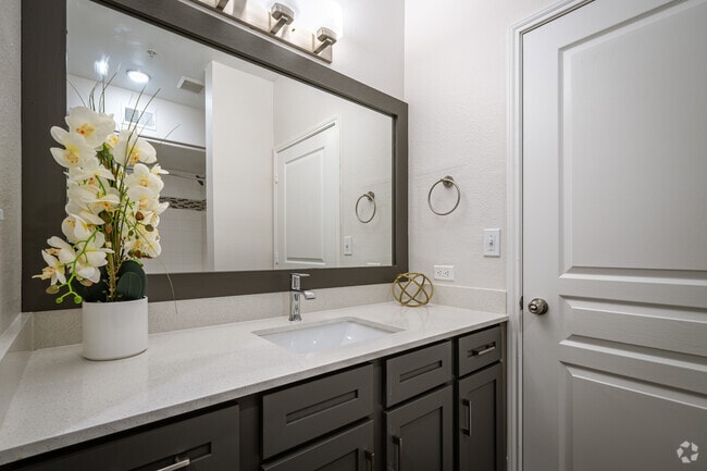 2BR, 2BA - 1,142SF