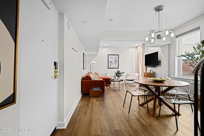 Photo - 604 S 3rd St Unit 810