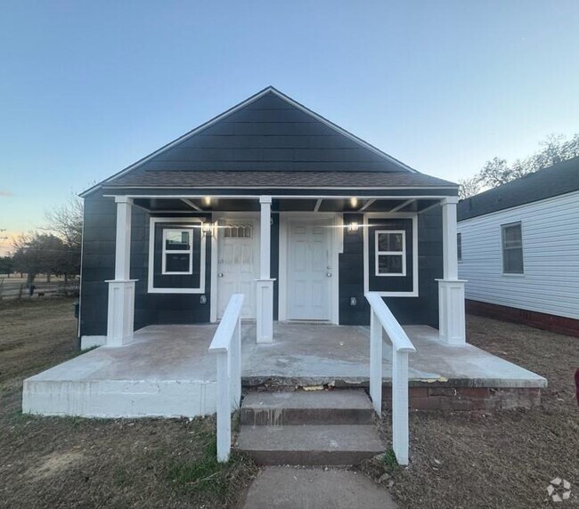 Building Photo - 1330 NE 7th St Rental