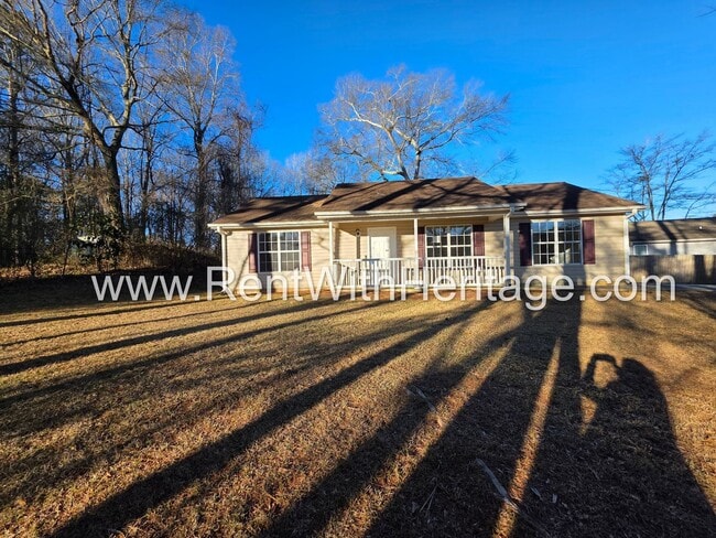 Building Photo - Awesome 3 bd/ 2 bath home / Ranch Home / No Steps / Upgrades Galore / Great Location