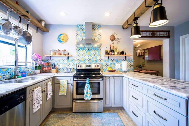 Photo - Charming House Furnished or Unfurnished 3 ...