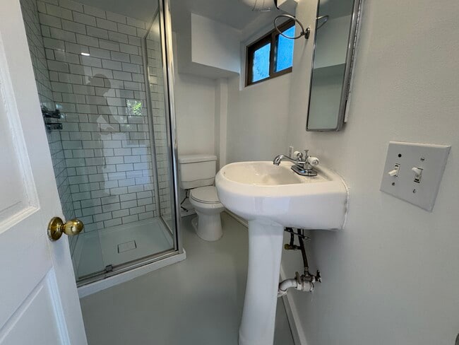 Photo - 523 N Walnut St Unit B