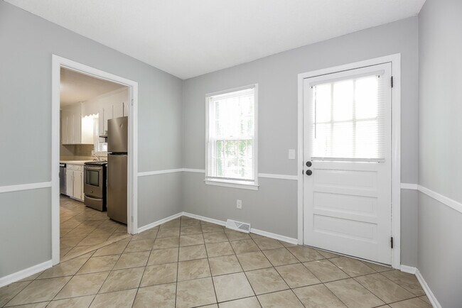 Photo - 107 Windsor St