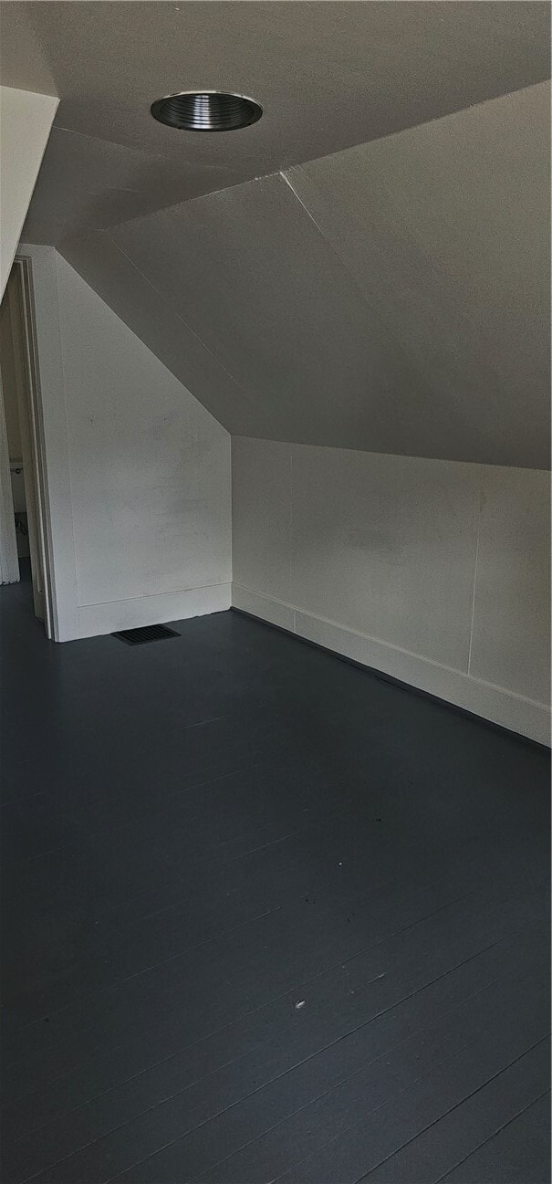 Building Photo - 17 E 5th St