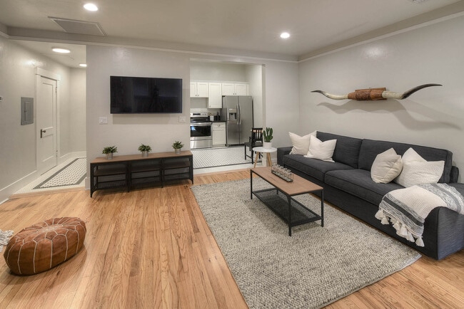 1 habitación, 1 baño - 550 pies cuadrados - Sala de estar - San Carlos