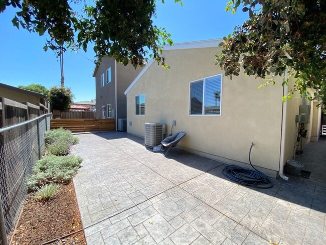 Photo - 5BD/3BA, Private Fenced Yard!!