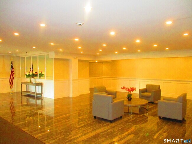 Photo - 27 Northill St Unit 6P