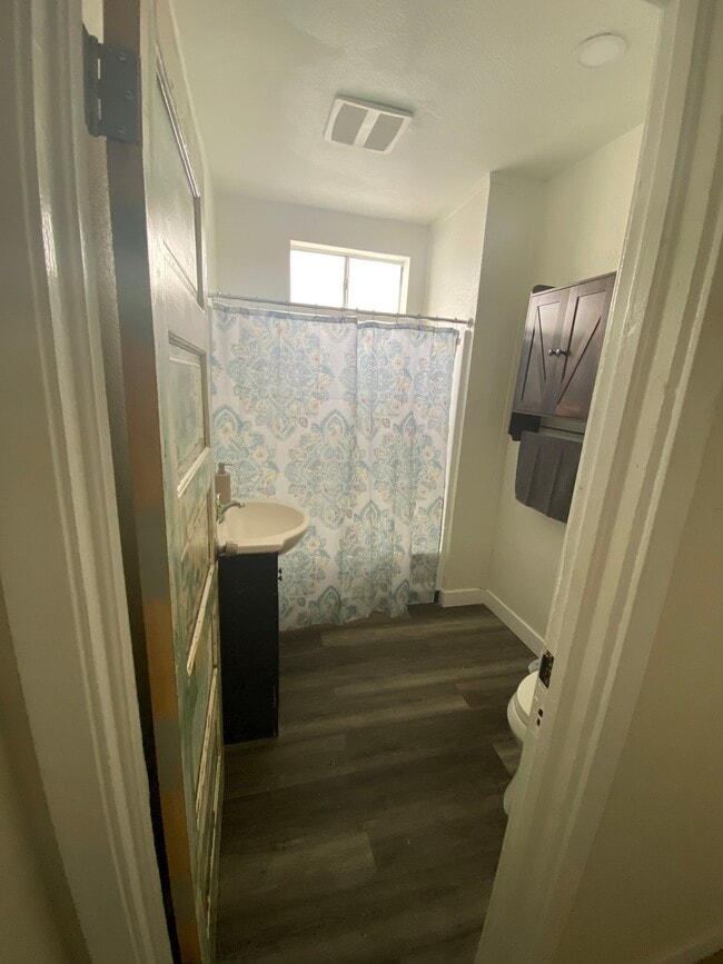 Photo - 208 E 25th St