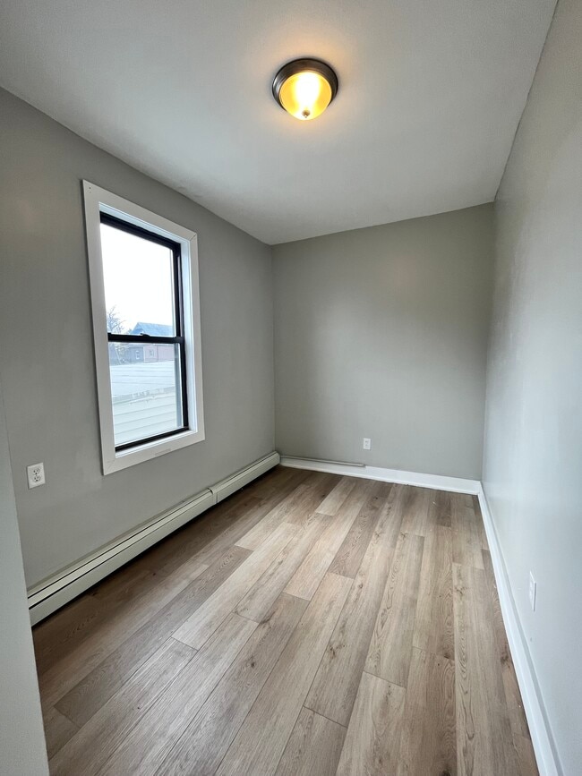 122 Randolph Ave 3R - 120 Randolph Ave Unit 3R