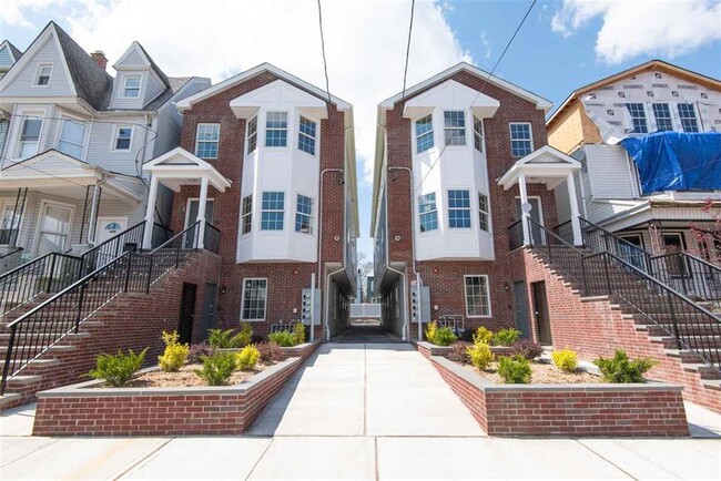Photo - 131 Arlington Ave Apartamentos Unidad ground level