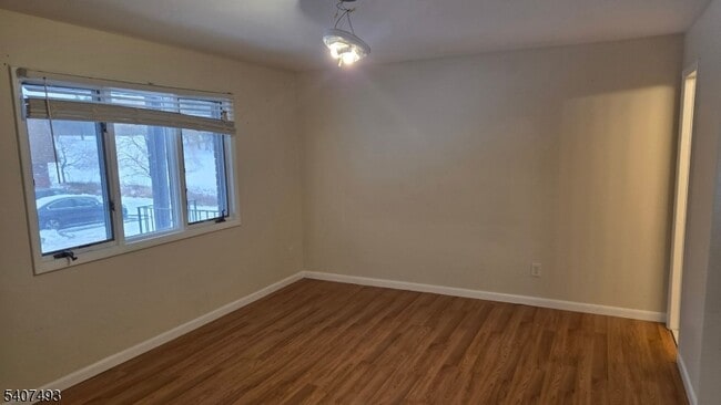 Photo - 306 Lake Shore S