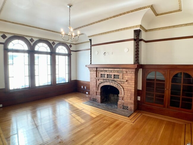 Photo - LARGE 2BR w/ Dining Room. PARKING AVAIL.! DISHWASHER! W/D IN-UNIT Unit 1219