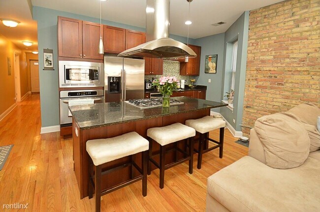 Photo - 2 br, 1 bath Condo - 3740 N Wilton Ave