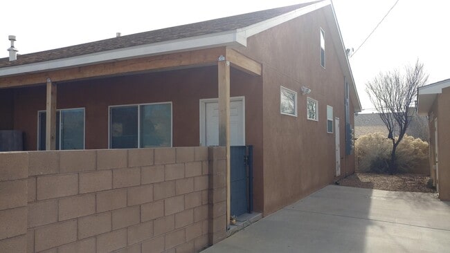 Building Photo - Madison Unit C