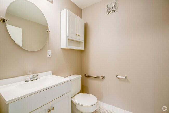 2BR, 1.5BA - 1,050SF - Half Bathroom