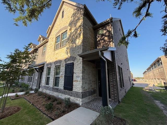 Photo - 305 Blackthorne Dr