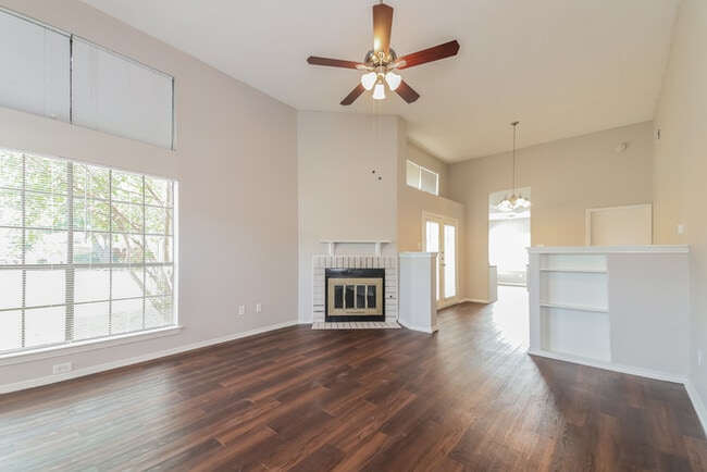 Photo - 600 Rancho Dr House