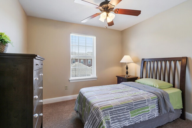 Photo - 303 Russell Dr