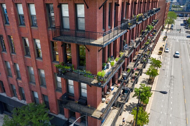 Photo - 616 W Fulton St Unit 411