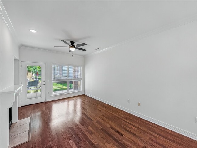 Photo - 904 W Dixson St